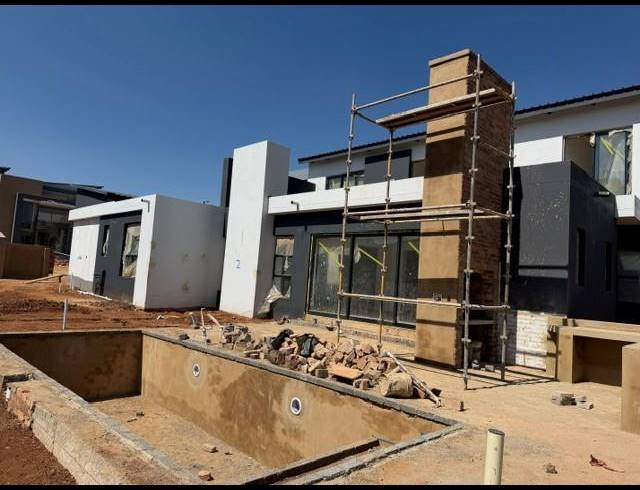 4 BEDROOM HOUSE FOR SALE IN MIDSTREAM HEIGHTS